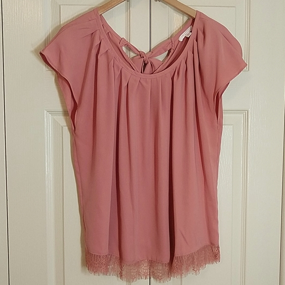 Lauren Conrad flutter-sleeve 🌹 blouse